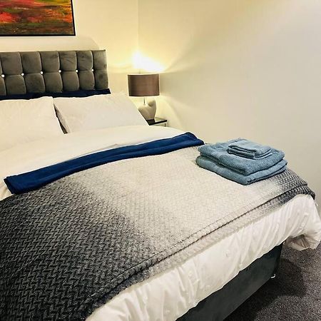 1 Luxe Exec Bedroom Apt 德比 外观 照片